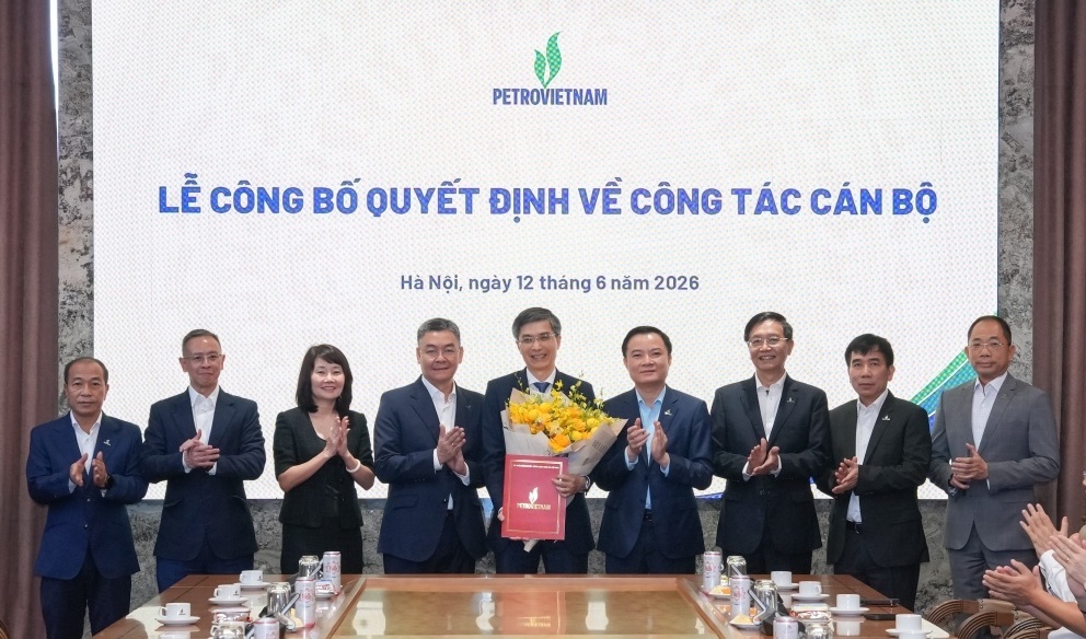 [VIDEO] Petrovietnam công bố và trao quyết định Phó Bí thư Đảng ủy và Phó Tổng Giám đốc Tập đoàn