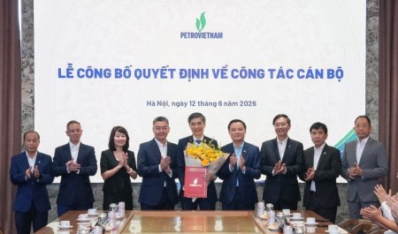 [VIDEO] Petrovietnam công bố và trao quyết định Phó Bí thư Đảng ủy và Phó Tổng Giám đốc Tập đoàn