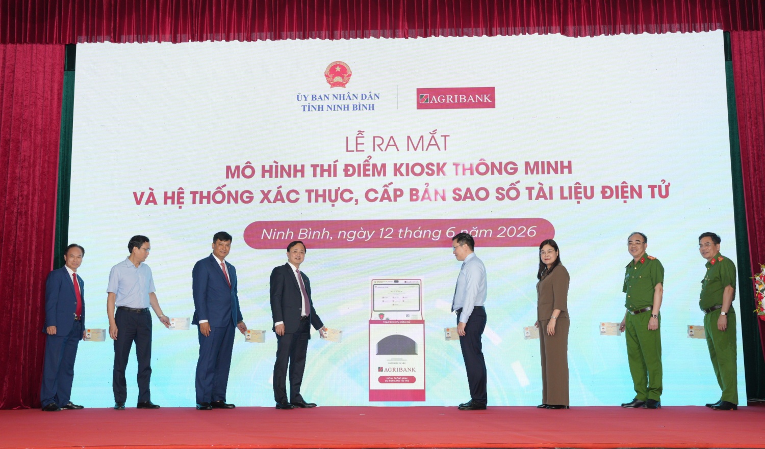 Agribank đồng hành cùng tỉnh Ninh Bình triển khai mô hình Kiosk thông minh: “Cú hích” chuyển đổi số hành chính công