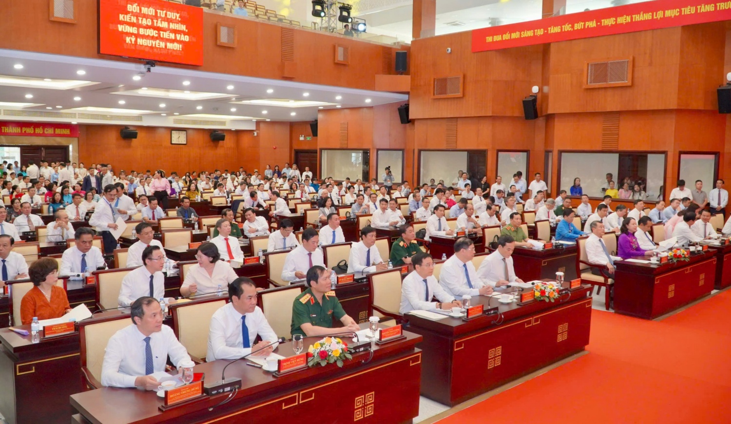 Petrovietnam hưởng ứng phong trào thi đua tăng trưởng bền vững hai con số Petrovietnam hưởng ứng phong trào thi đua tăng trưởng bền vững hai con số