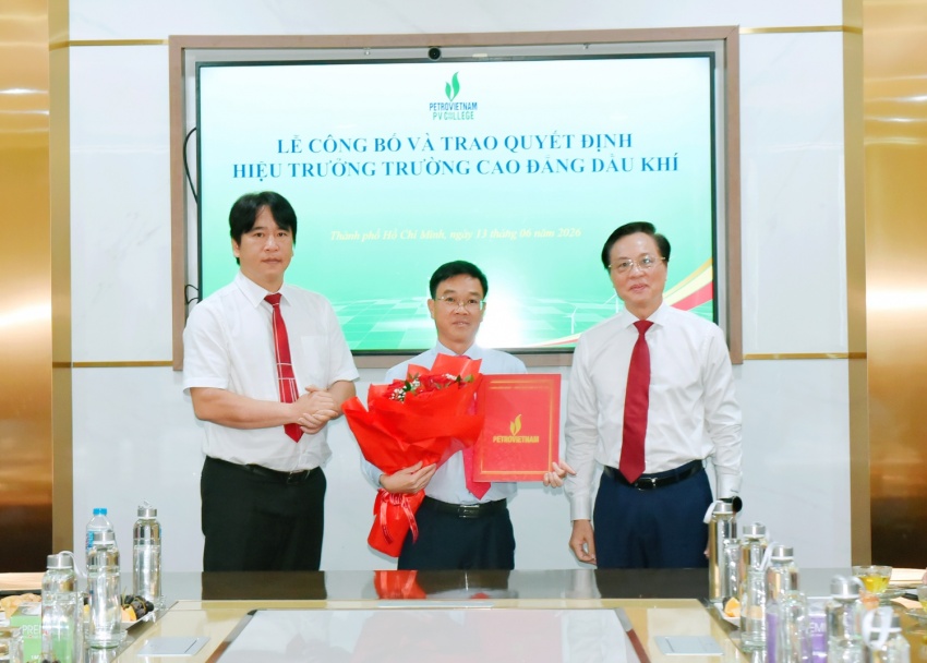 Trường Cao đẳng Dầu khí có tân Hiệu trưởng Trường Cao đẳng Dầu khí có tân Hiệu trưởng