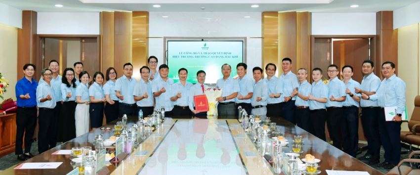 Trường Cao đẳng Dầu khí có tân Hiệu trưởng Trường Cao đẳng Dầu khí có tân Hiệu trưởng