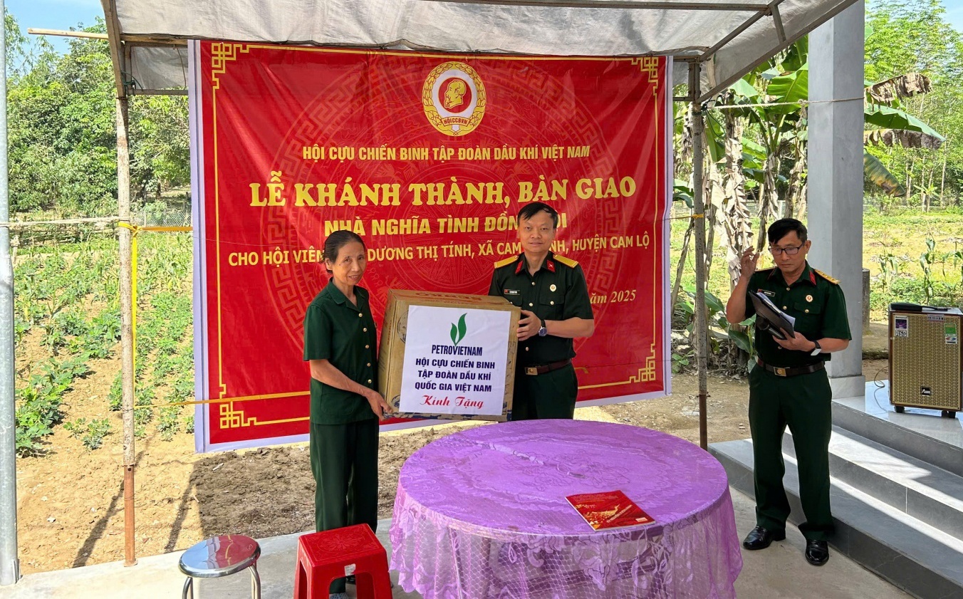 Hội CCB Petrovietnam trao nhà “Nghĩa tình đồng đội” tại tỉnh Quảng Trị Hội CCB Petrovietnam trao nhà “Nghĩa tình đồng đội” tại tỉnh Quảng Trị