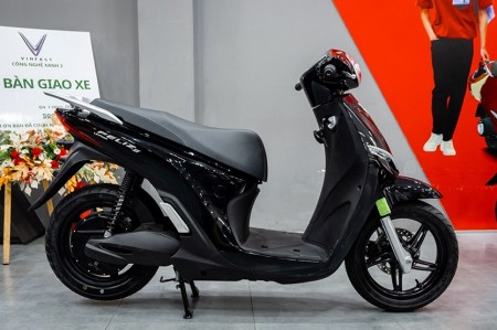 Cận cảnh Feliz II - Chiếc xe máy điện thứ 1 triệu của VinFast: Đổi pin nhanh, dáng đẹp, công nghệ dư dả
