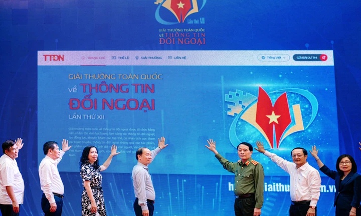 Nghi thức khai mạc Giải thưởng toàn quốc về Thông tin đối ngoại lần thứ XII trong buổi lễ phát động ngày 17-4 tại TP.HCM Nghi thức khai mạc Giải thưởng toàn quốc về Thông tin đối ngoại lần thứ XII trong buổi lễ phát động ngày 17-4 tại TP.HCM