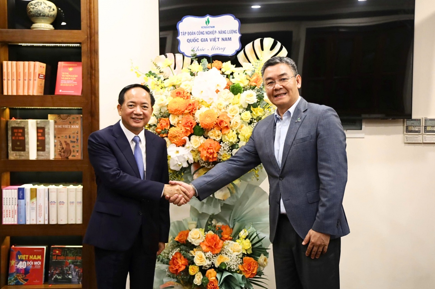 Lãnh đạo Petrovietnam chúc mừng Ban Tuyên giáo và Dân vận Trung ương nhân Ngày Báo chí Cách mạng Việt Nam Lãnh đạo Petrovietnam chúc mừng Ban Tuyên giáo và Dân vận Trung ương nhân Ngày Báo chí Cách mạng Việt Nam