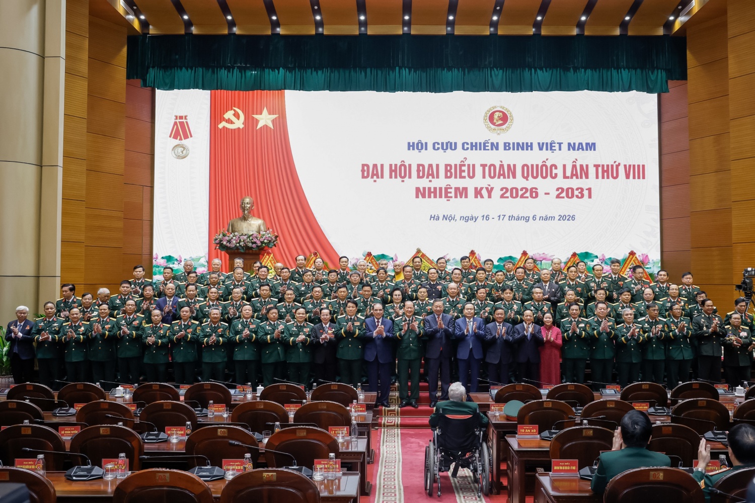 Phát huy truyền thống, xây dựng Hội Cựu chiến binh Việt Nam vững mạnh toàn diện Phát huy truyền thống, xây dựng Hội Cựu chiến binh Việt Nam vững mạnh toàn diện