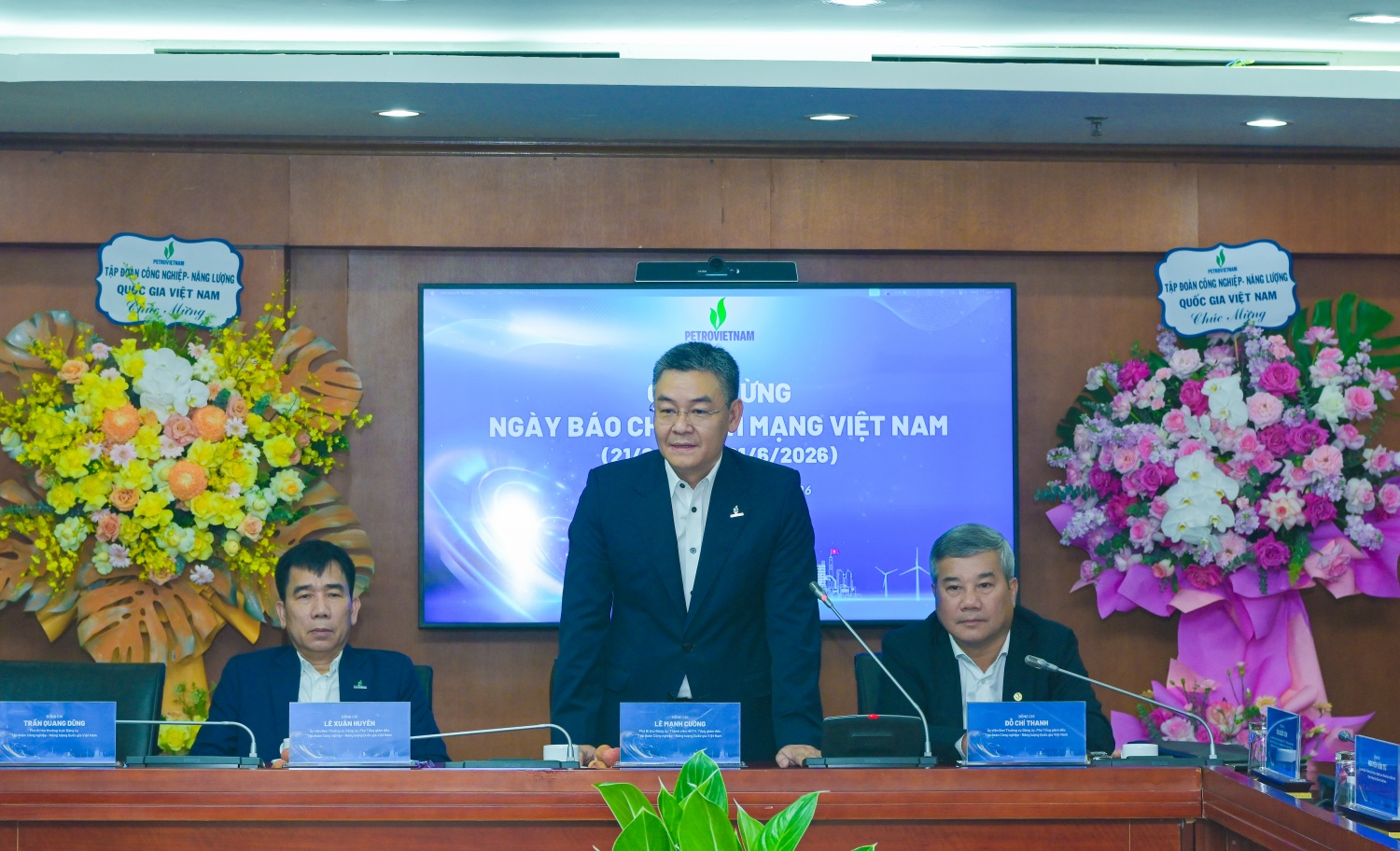 Lãnh đạo Petrovietnam chúc mừng các cơ quan báo chí nhân kỷ niệm 101 năm Ngày Báo chí Cách mạng Việt Nam Lãnh đạo Petrovietnam chúc mừng các cơ quan báo chí nhân kỷ niệm 101 năm Ngày Báo chí Cách mạng Việt Nam