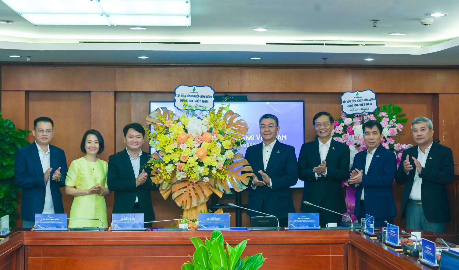 Lãnh đạo Petrovietnam chúc mừng các cơ quan báo chí nhân kỷ niệm 101 năm Ngày Báo chí Cách mạng Việt Nam Lãnh đạo Petrovietnam chúc mừng các cơ quan báo chí nhân kỷ niệm 101 năm Ngày Báo chí Cách mạng Việt Nam