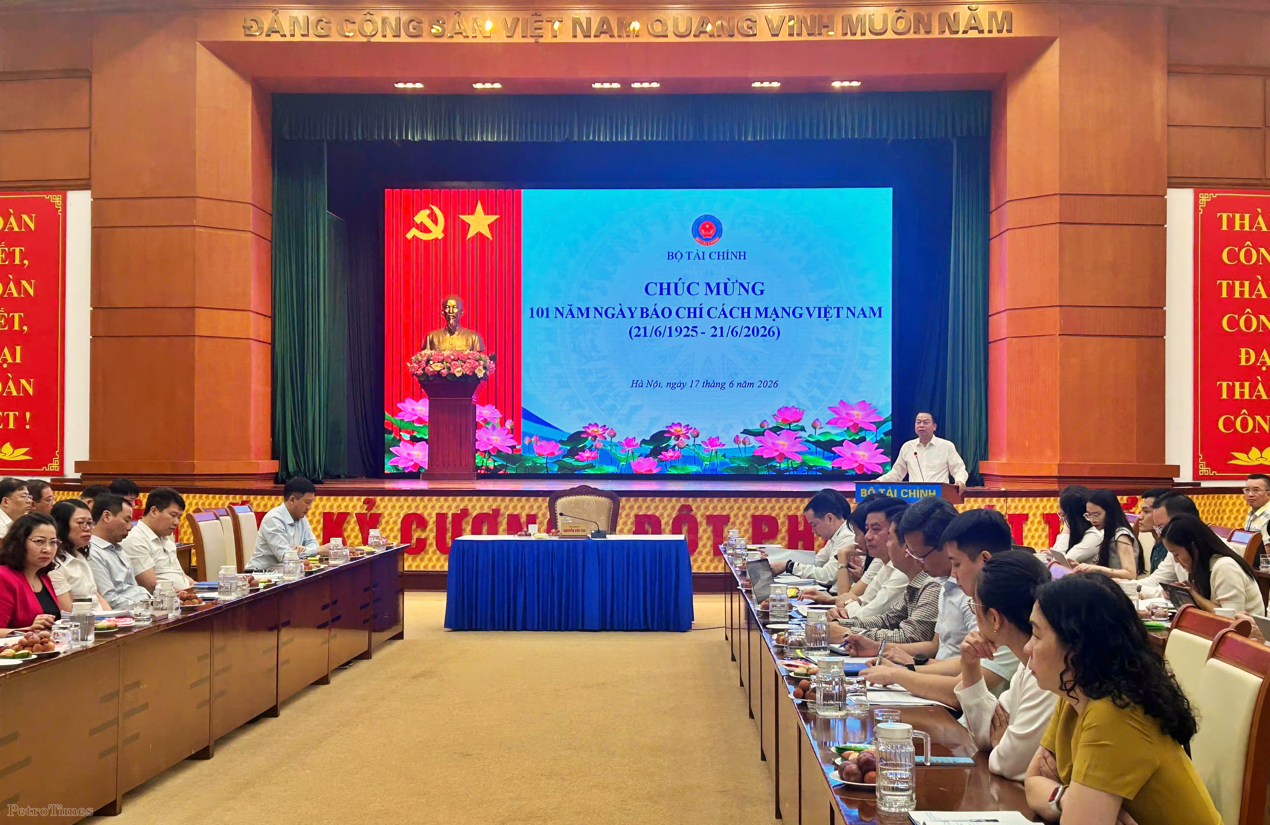 Nhập siêu tăng hơn 30% phản ánh nền sản xuất mở rộng Nhập siêu tăng hơn 30% phản ánh nền sản xuất mở rộng