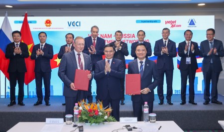 Thủ tướng Lê Minh Hưng chứng kiến trao văn kiện hợp tác giữa Petrovietnam với các doanh nghiệp hàng đầu của Nga