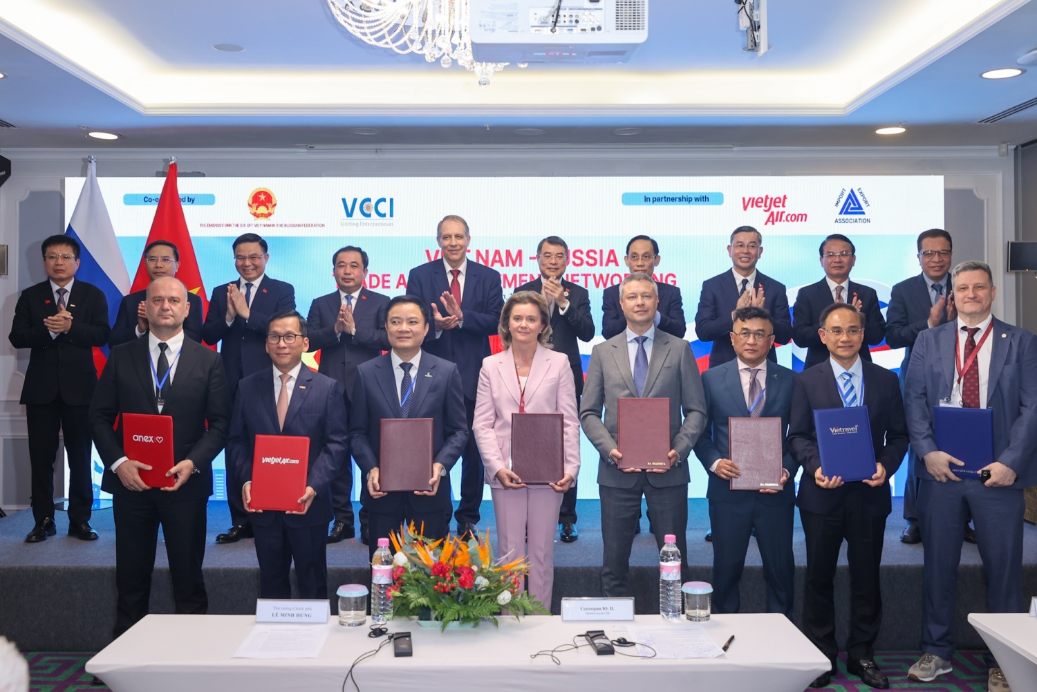 Thủ tướng Lê Minh Hưng chứng kiến trao văn kiện hợp tác giữa Petrovietnam với các doanh nghiệp năng lượng hàng đầu của Nga Thủ tướng Lê Minh Hưng chứng kiến trao văn kiện hợp tác giữa Petrovietnam với các doanh nghiệp năng lượng hàng đầu của Nga