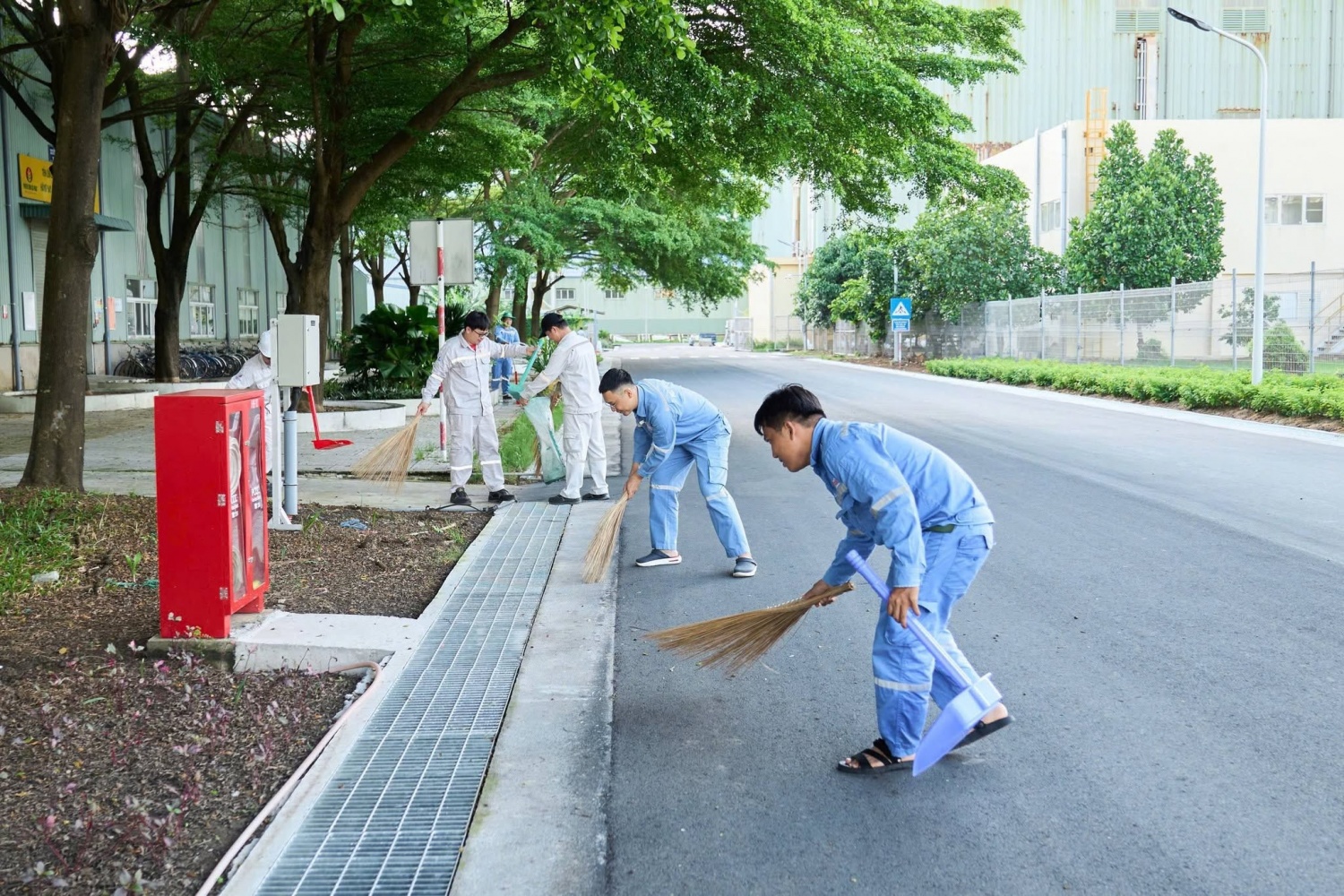 Phân bón Cà Mau phát động ra quân tổng vệ sinh môi trường công nghiệp hưởng ứng Tháng hành động vì môi trường Phân bón Cà Mau phát động ra quân tổng vệ sinh môi trường công nghiệp