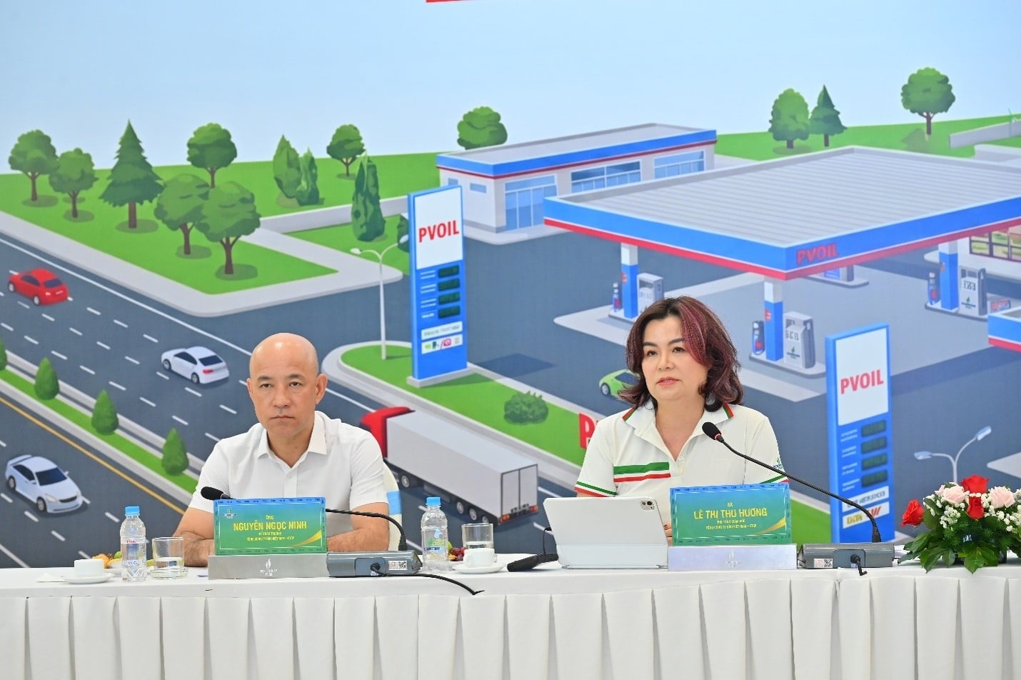 Bà Lê Thị Thu Hương phát biểu tại Tọa đàm Bà Lê Thị Thu Hương phát biểu tại Tọa đàm