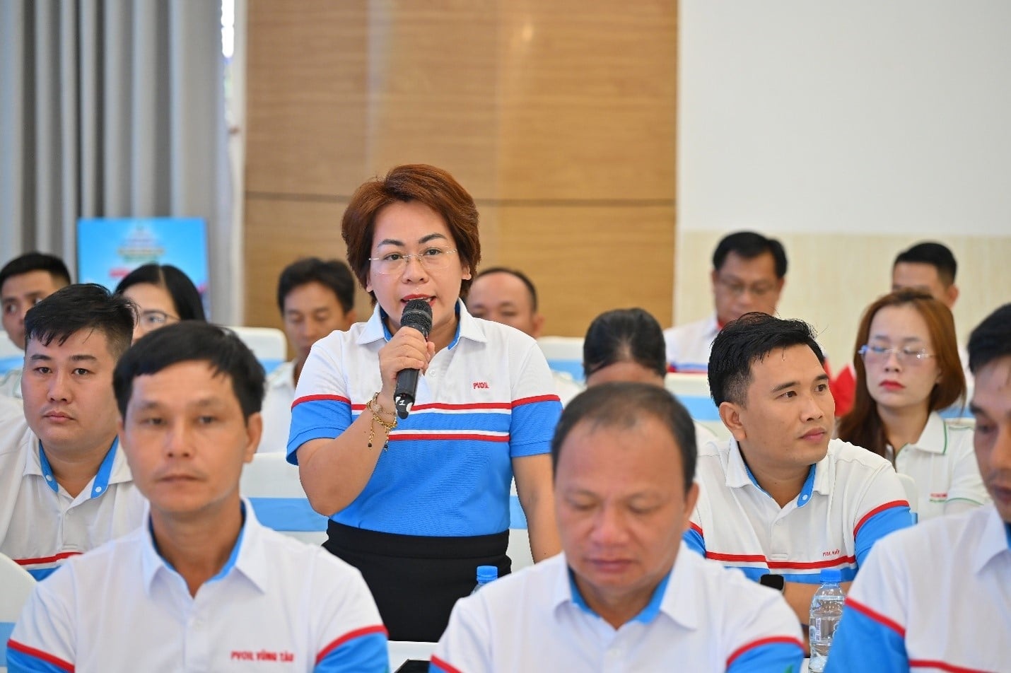 đại diện các đơn vị, các cửa hàng trưởng, các nhân viên chia sẻ kinh nghiệm quản lý, đào tạo, vận hành CHXD: đại diện các đơn vị, các cửa hàng trưởng, các nhân viên chia sẻ kinh nghiệm quản lý, đào tạo, vận hành CHXD: