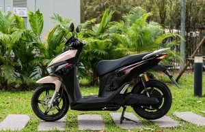 VinFast Viper ghi điểm với dân đô thị: Đẹp dáng, nhẹ chi phí, đổi pin tiện