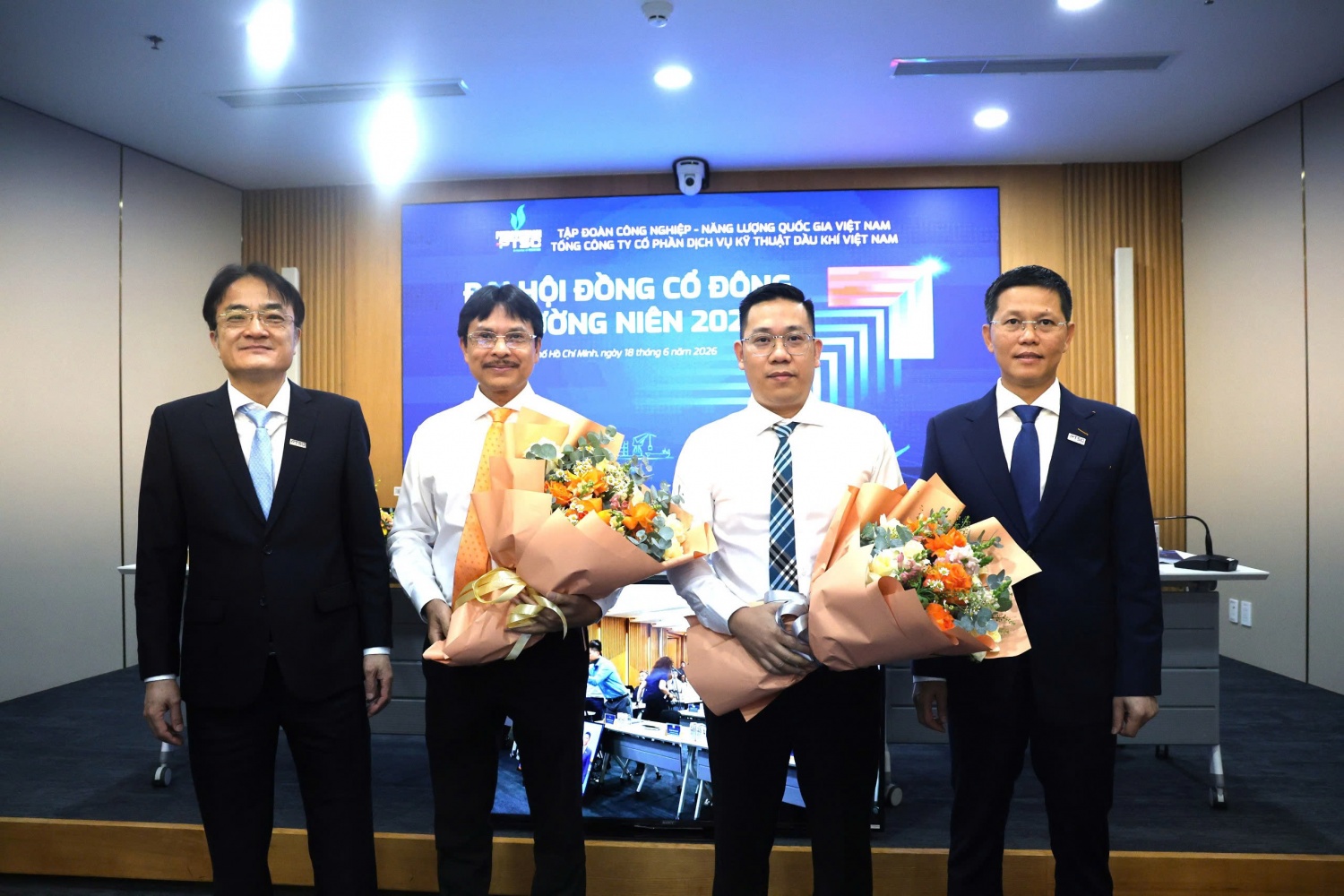 PTSC đặt mục tiêu doanh thu hợp nhất 33.000 tỷ đồng, tăng tốc đầu tư cho chu kỳ phát triển mới PTSC đặt mục tiêu doanh thu hợp nhất 33.000 tỷ đồng, tăng tốc đầu tư cho chu kỳ phát triển mới