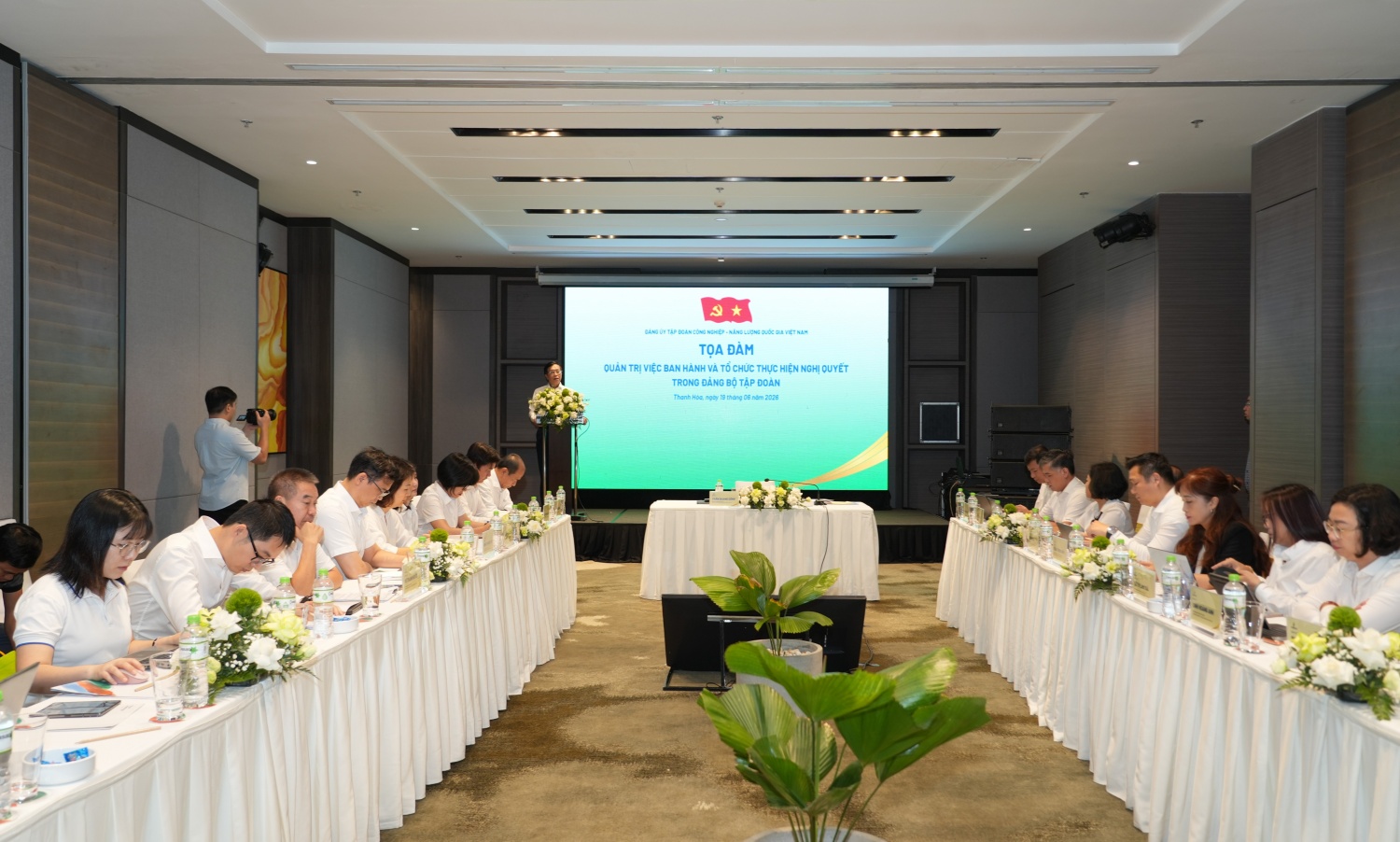Petrovietnam nâng cao hiệu quả quản trị việc ban hành và tổ chức thực hiện nghị quyết Petrovietnam nâng cao hiệu quả quản trị việc ban hành và tổ chức thực hiện nghị quyết