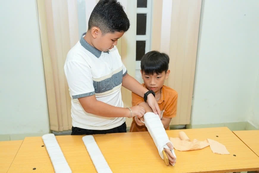 Thanh niên PTSC M&C trang bị kỹ năng sơ cấp cứu cho thiếu nhi trong dịp hè 2026 Thanh niên PTSC M&C trang bị kỹ năng sơ cấp cứu cho thiếu nhi trong dịp hè 2026