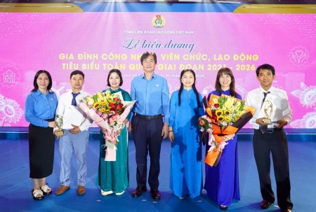 Hai gia đình người lao động Petrovietnam được tuyên dương “Gia đình tiêu biểu toàn quốc”