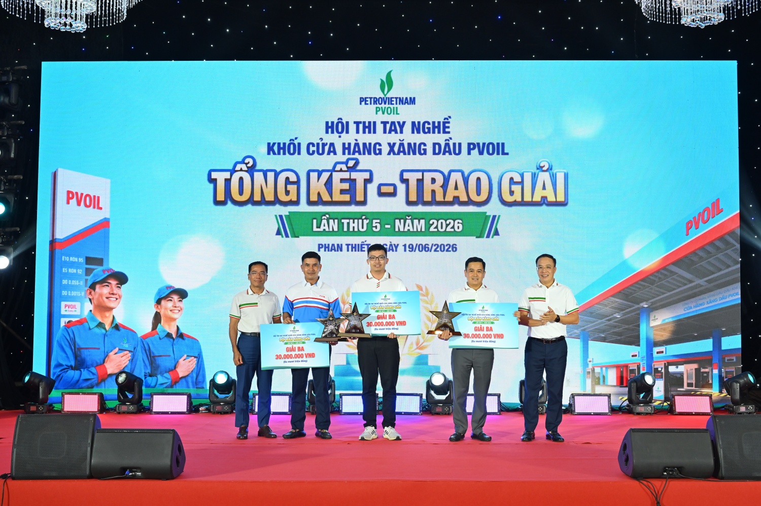 03 Giải Ba: PVOIL Vũng Áng, PVOIL Bình Thuận, PVOIL Hà Nội 03 Giải Ba: PVOIL Vũng Áng, PVOIL Bình Thuận, PVOIL Hà Nội