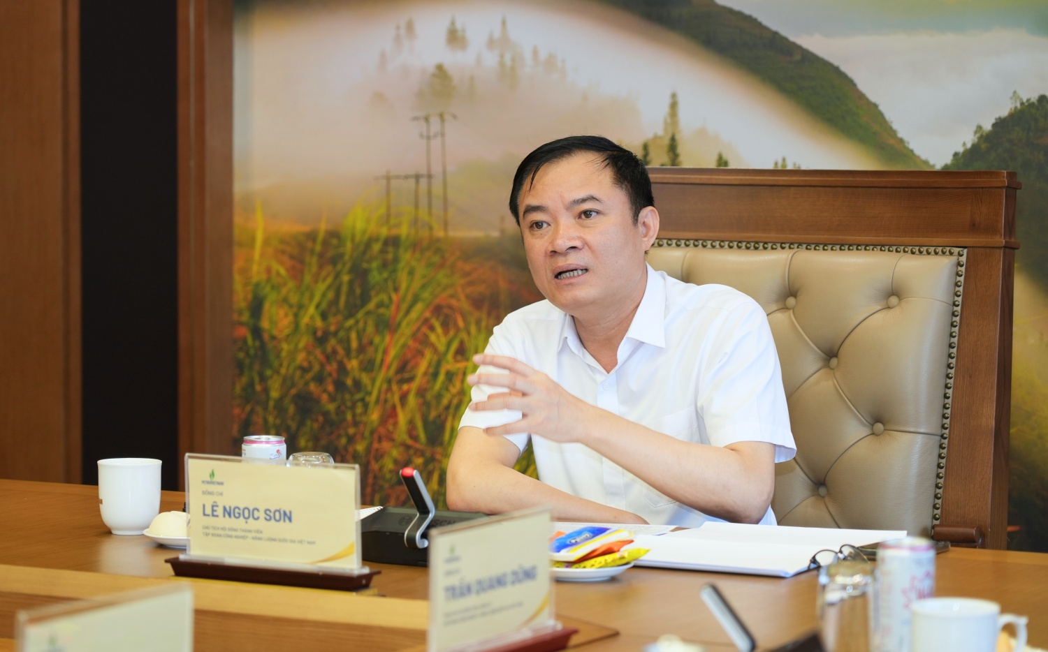 Chủ tịch HĐTV Petrovietnam Lê Ngọc Sơn phát biểu tại buổi làm việc Chủ tịch HĐTV Petrovietnam Lê Ngọc Sơn phát biểu tại buổi làm việc