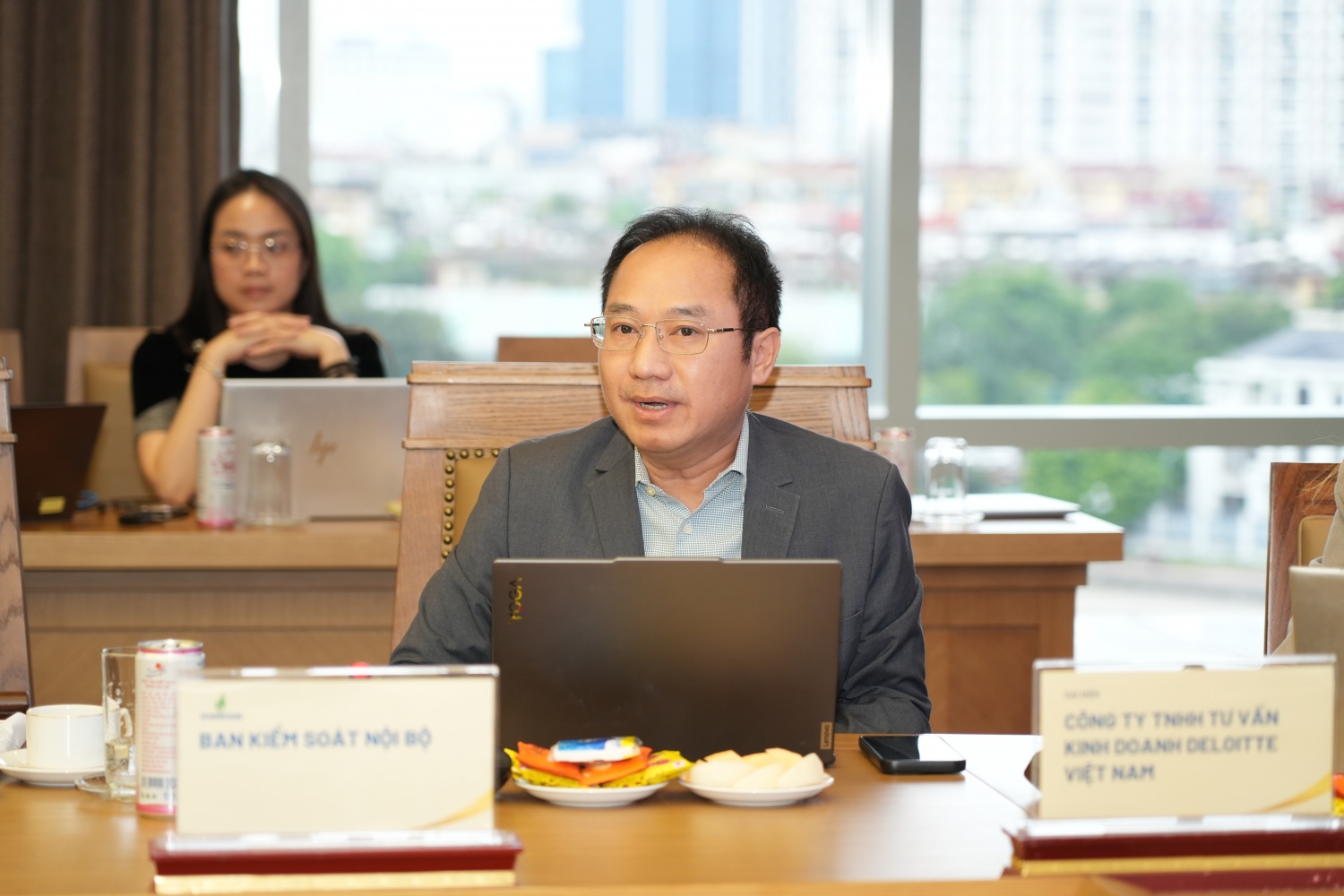 Đại diện Deloitte báo cáo tại buổi làm việc Đại diện Deloitte báo cáo tại buổi làm việc