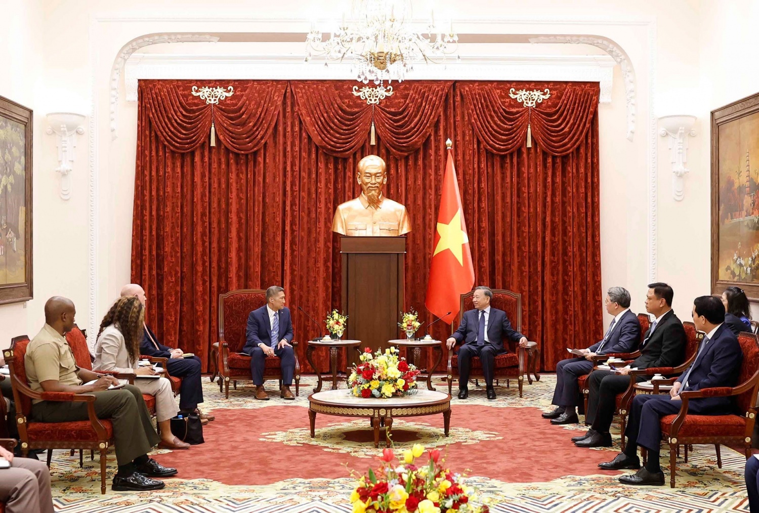 Tổng Bí thư, Chủ tịch nước Tô Lâm tiếp Quyền Bộ trưởng Hải quân Hoa Kỳ Tổng Bí thư, Chủ tịch nước Tô Lâm tiếp Quyền Bộ trưởng Hải quân Hoa Kỳ