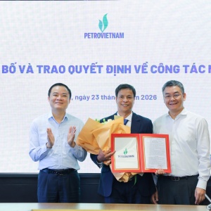Trao quyết định giao nhiệm vụ Trưởng Ban Thăm dò Khai thác dầu khí Petrovietnam