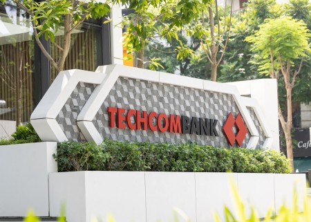 Techcombank ghi nhận lợi nhuận kỷ lục 32.500 tỷ đồng trong năm 2025