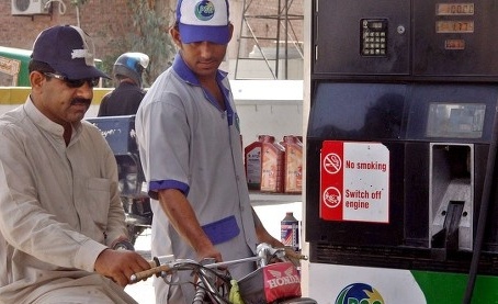 Ngành dầu mỏ Pakistan kiến nghị xây dựng chính sách giá ổn định