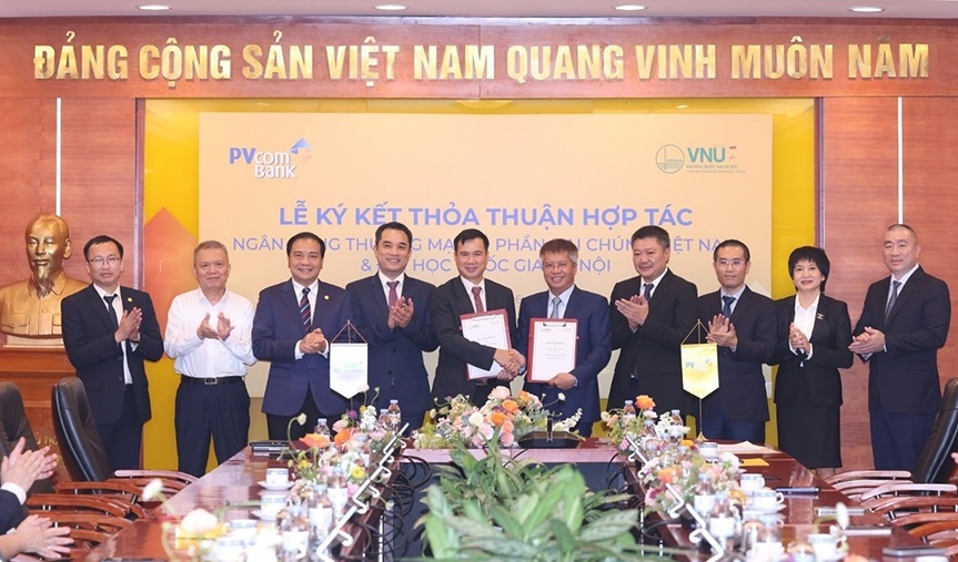 PVcomBank hợp tác với Đại học Quốc gia Hà Nội mở rộng hệ sinh thái tài chính giáo dục