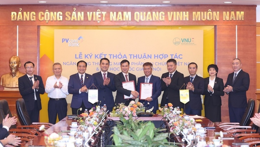 PVcomBank hợp tác với Đại học Quốc gia Hà Nội mở rộng hệ sinh thái tài chính giáo dục