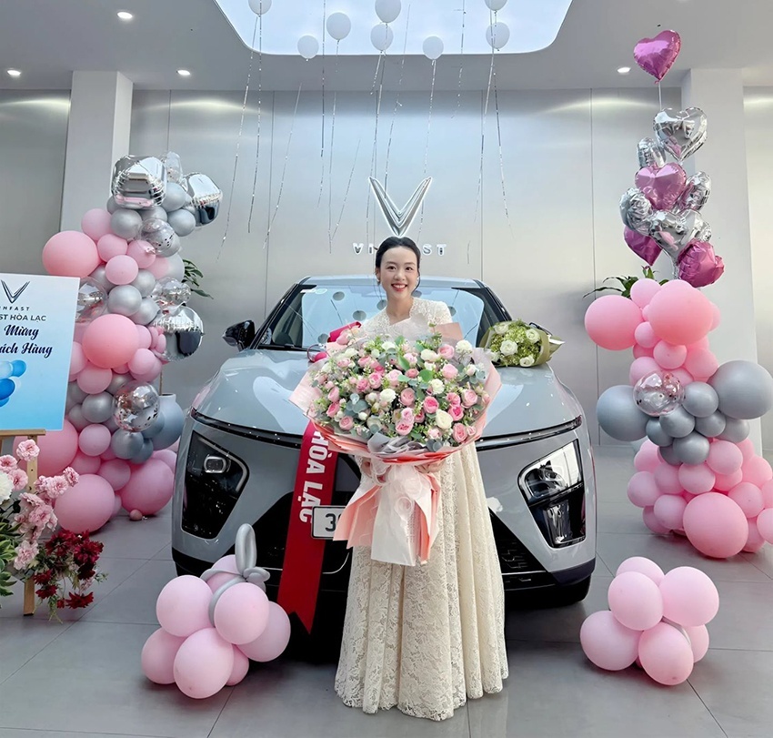 Từ xe xăng đổi sang VinFast VF 7, nữ chủ xe nhận xét: Chiếc xe vượt xa khái niệm “xe cộ” thông thường