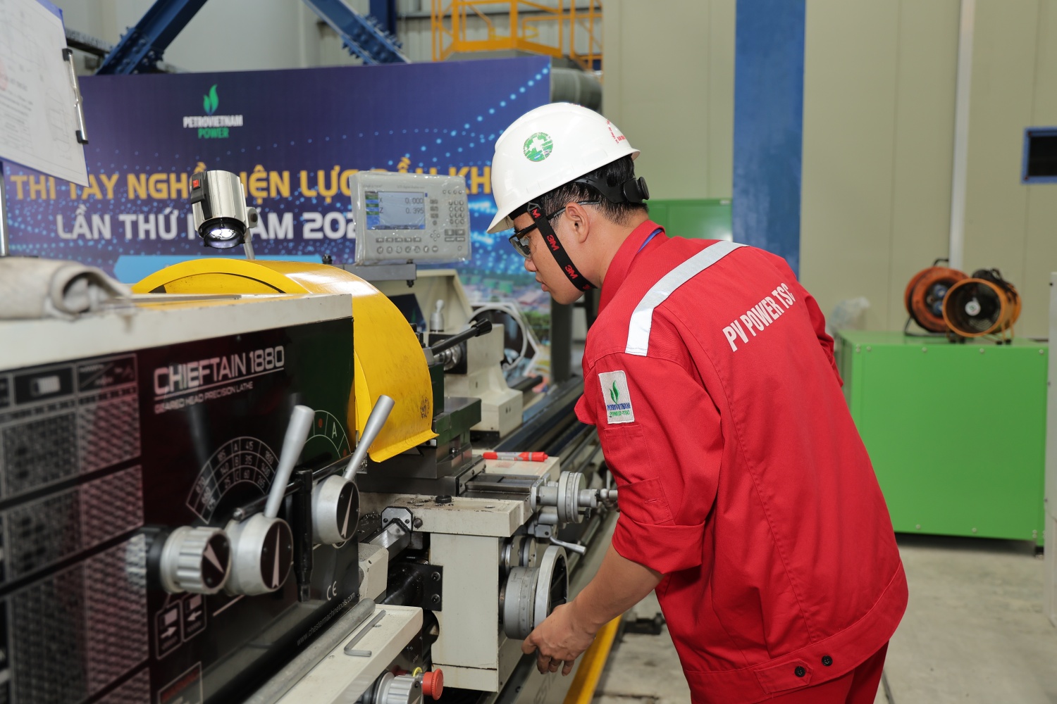 [Chùm ảnh] Sôi nổi Hội thi tay nghề Điện lực Dầu khí lần thứ IV năm 2026