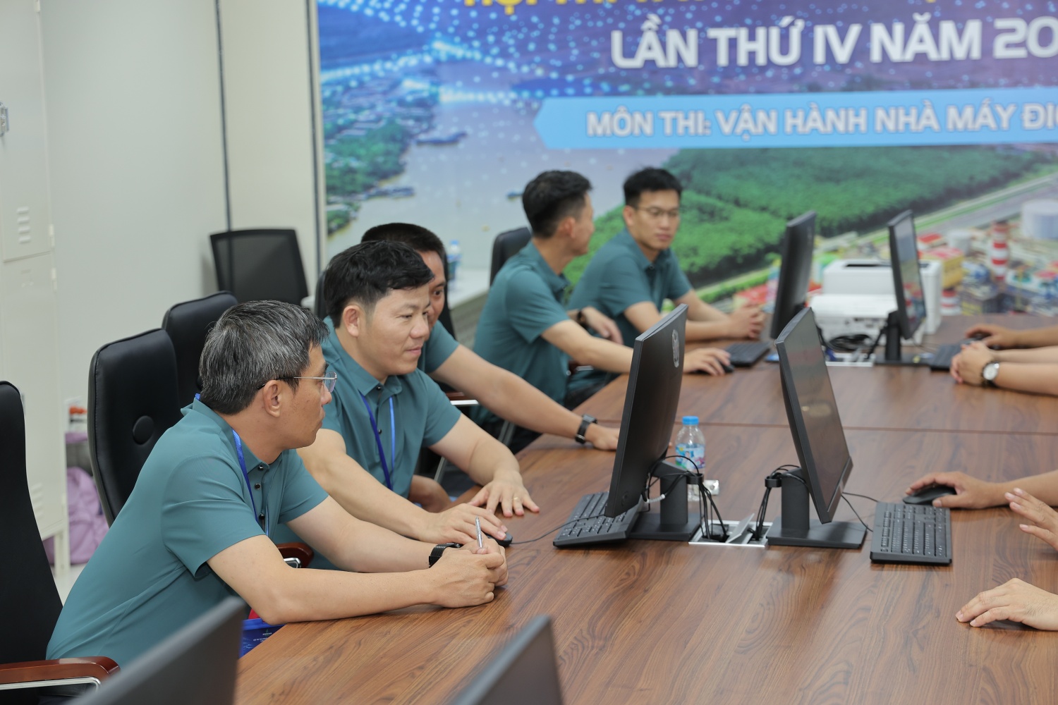 [Chùm ảnh] Sôi nổi Hội thi tay nghề Điện lực Dầu khí lần thứ IV năm 2026