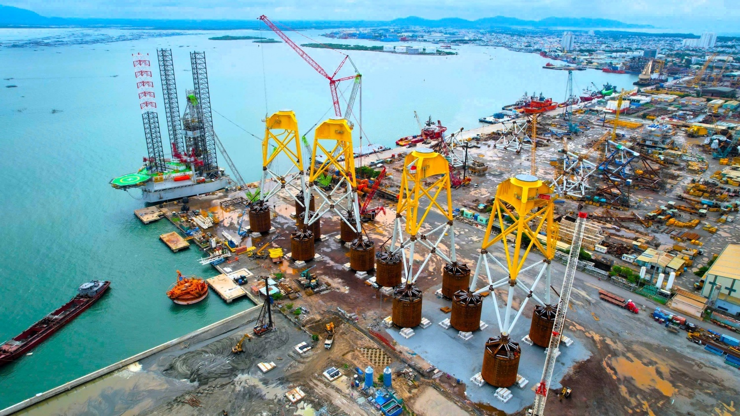 Không gian phát triển mới từ biển: Năng lượng ngoài khơi và sứ mệnh mới của Petrovietnam