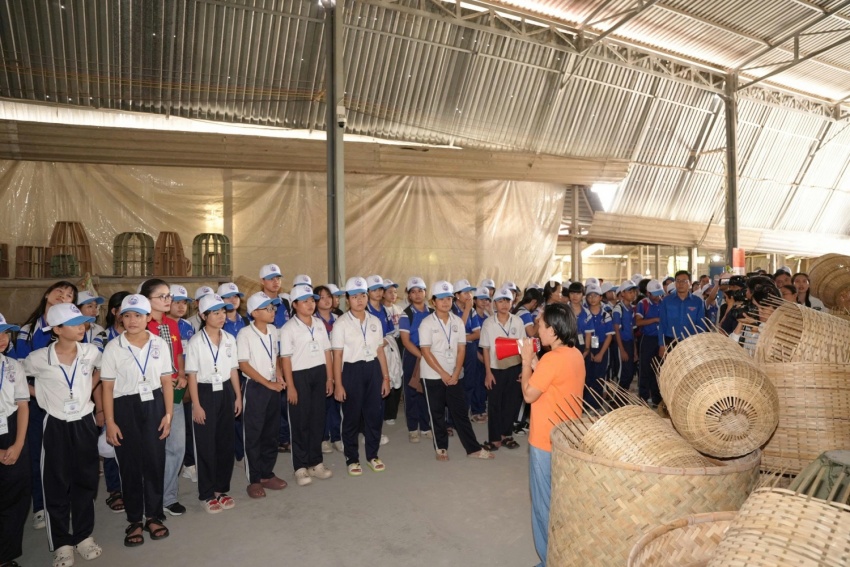 TP HCM: Học sinh khám phá nghề truyền thống và nông nghiệp công nghệ cao