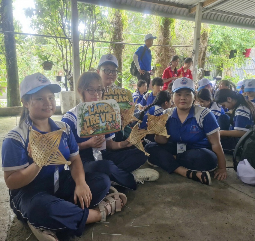 TP HCM: Học sinh khám phá nghề truyền thống và nông nghiệp công nghệ cao