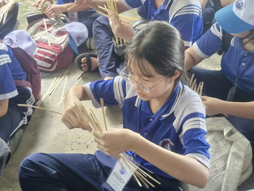 TP HCM: Học sinh khám phá nghề truyền thống và nông nghiệp công nghệ cao