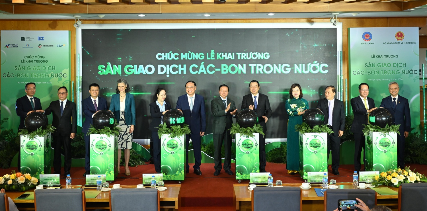 Phiên giao dịch carbon trong nước đầu tiên ghi nhận giá chào bán thấp nhất 135.000 đồng/tấn CO2e