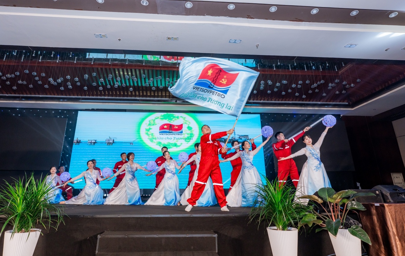 Vietsovpetro: 45 năm giữ lửa và khát vọng vươn xa