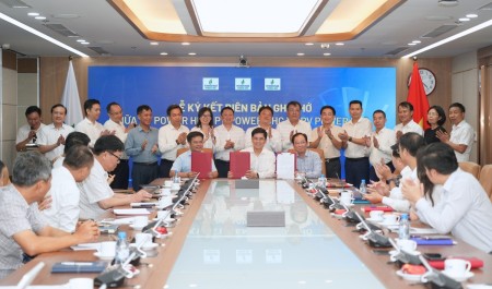 Ba đơn vị thành viên PV Power ký kết hợp tác phát triển năng lượng tái tạo