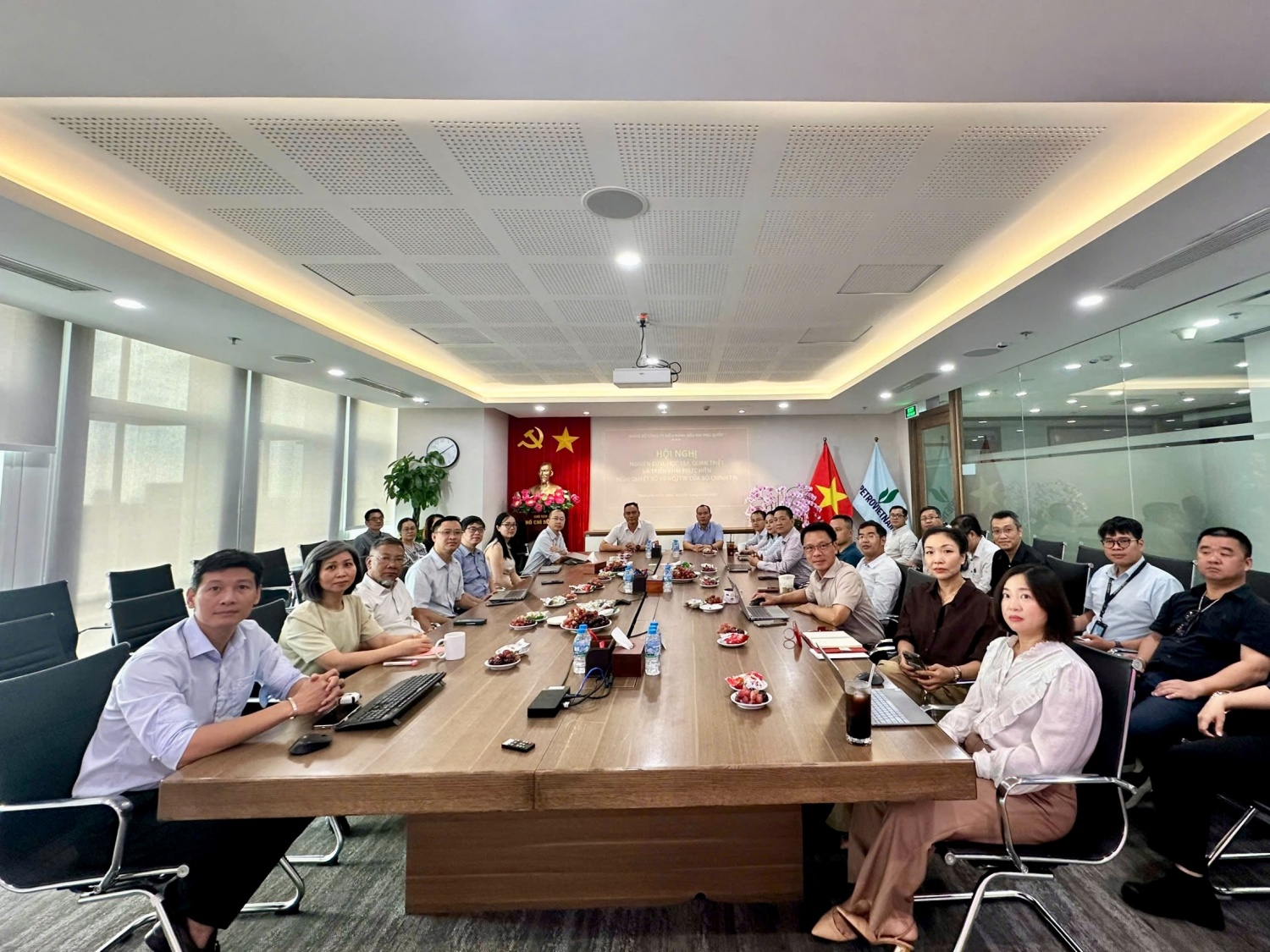 Đảng ủy Petrovietnam học tập, quán triệt Nghị quyết số 10 NQ/TW của Bộ Chính trị