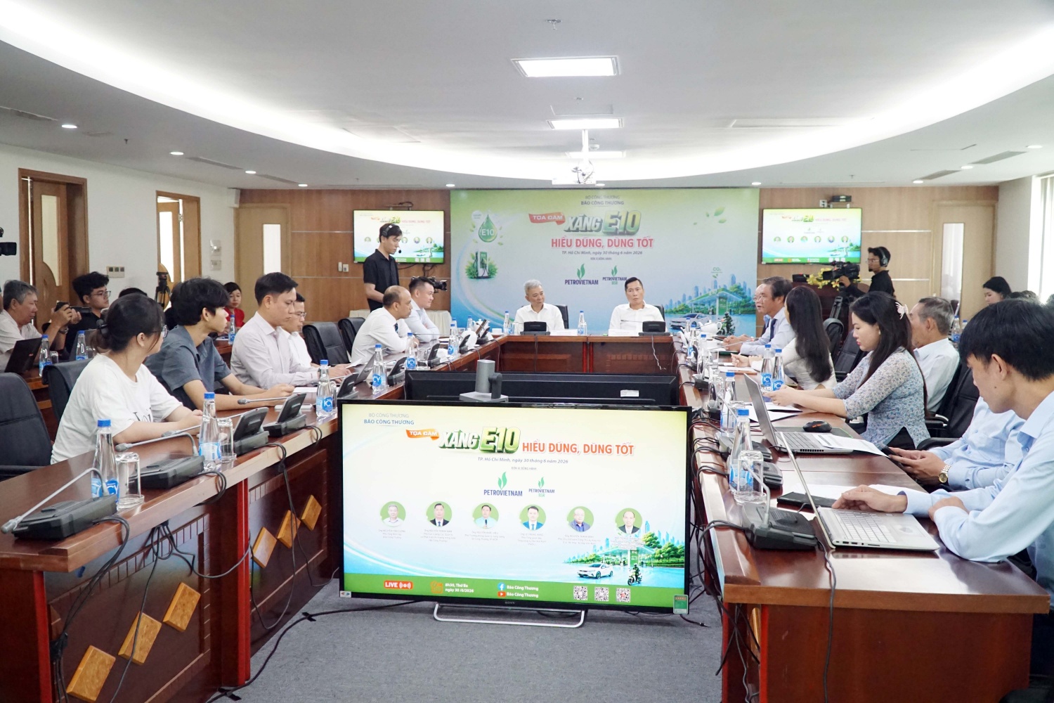 Toàn cảnh Toạ đàm