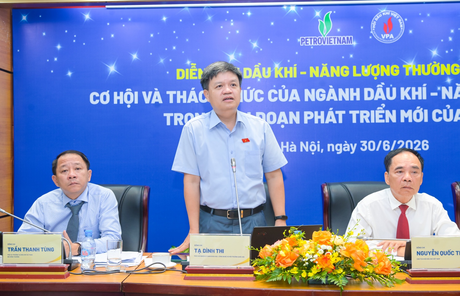 Hoàn thiện thể chế để mở đường cho năng lượng mới Hoàn thiện thể chế để mở đường cho năng lượng mới