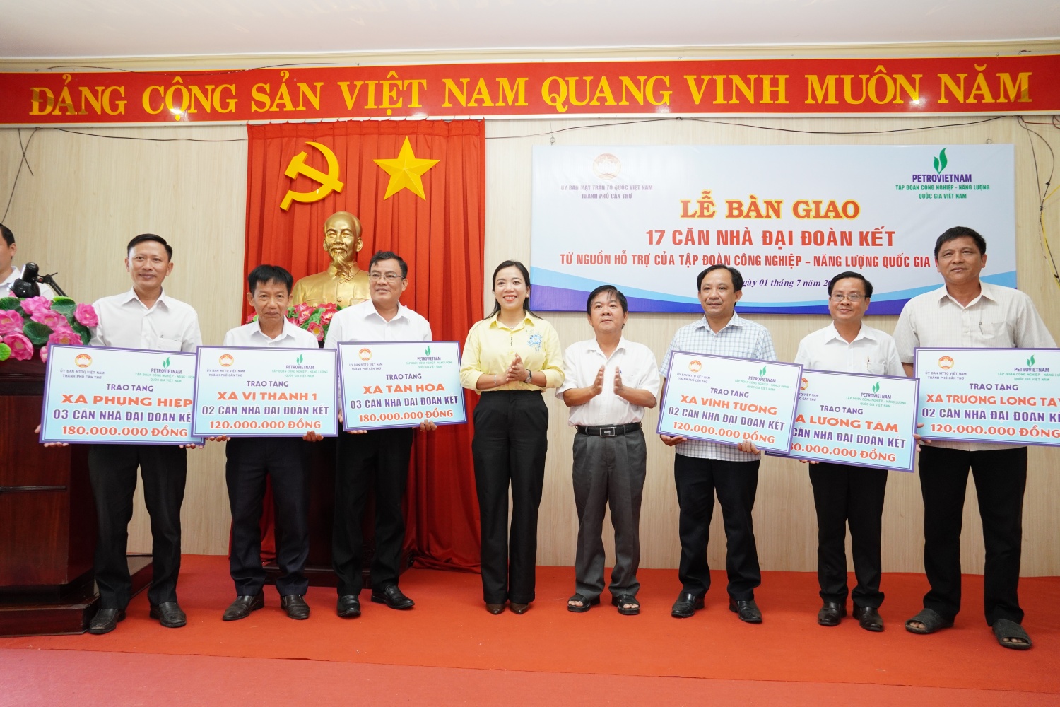 Petrovietnam hỗ trợ xây dựng, bàn giao 17 căn nhà Đại đoàn kết tại thành phố Cần Thơ