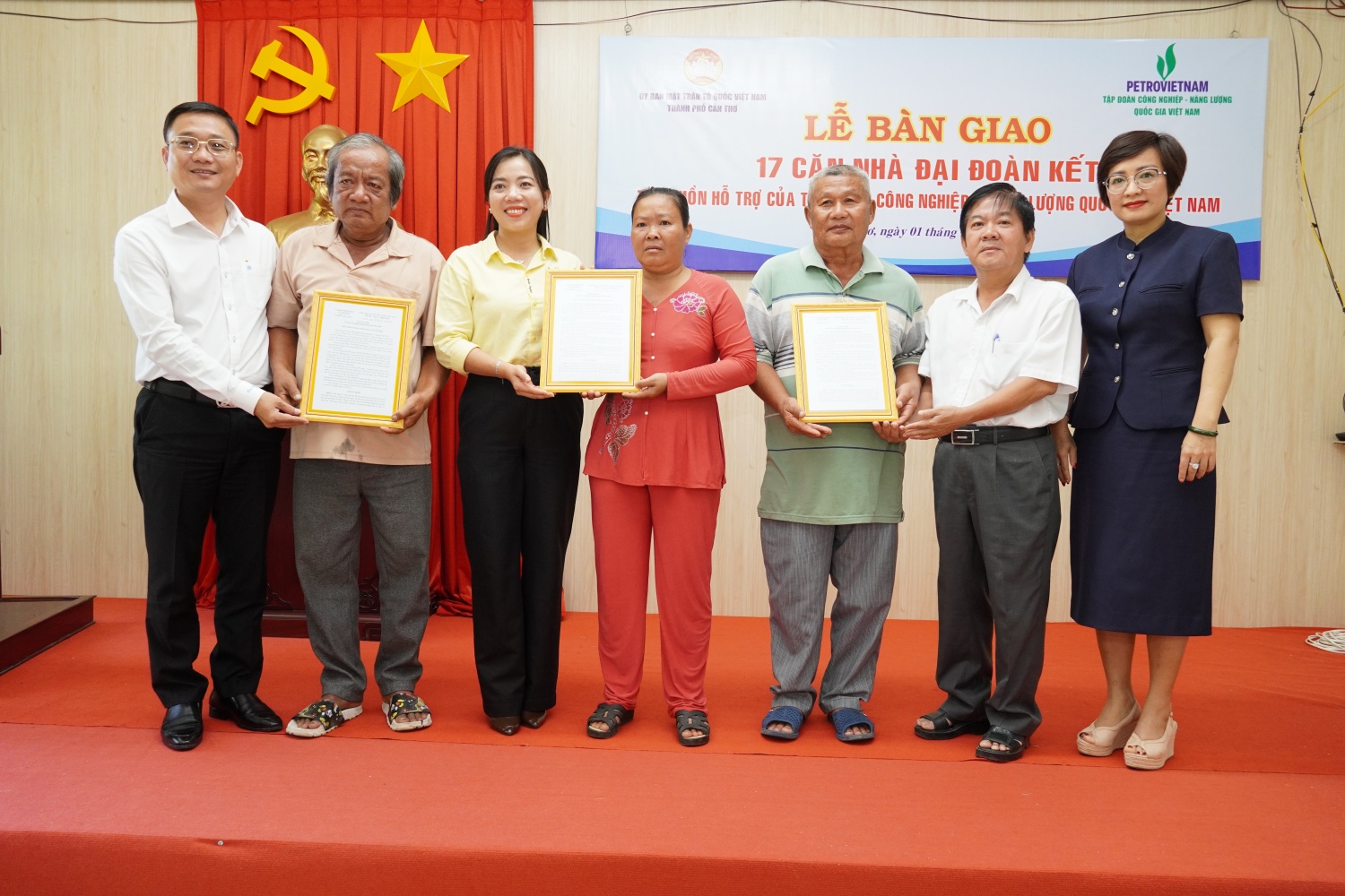 Petrovietnam hỗ trợ xây dựng, bàn giao 17 căn nhà Đại đoàn kết tại thành phố Cần Thơ