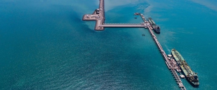 Phía sau việc Nga lần đầu nhập khẩu xăng từ Ấn Độ