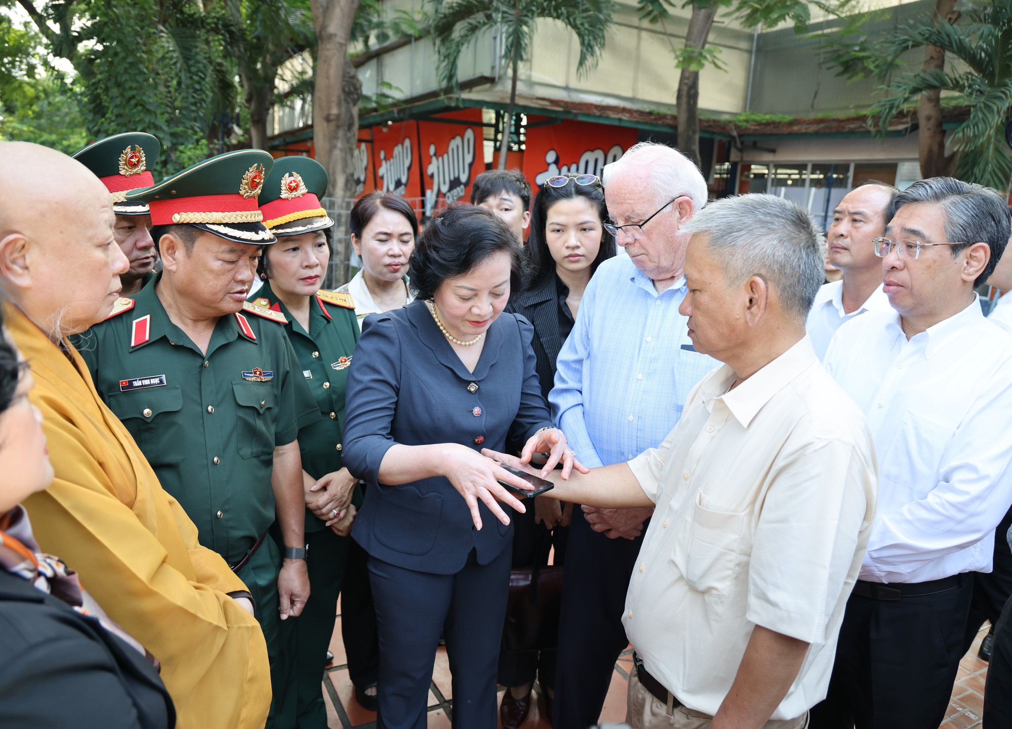 Thông tin mới về việc tìm kiếm, xác định rãnh mộ tập thể liệt sĩ tại Công viên Lê Thị Riêng Thông tin mới về việc tìm kiếm, xác định rãnh mộ tập thể liệt sĩ tại Công viên Lê Thị Riêng